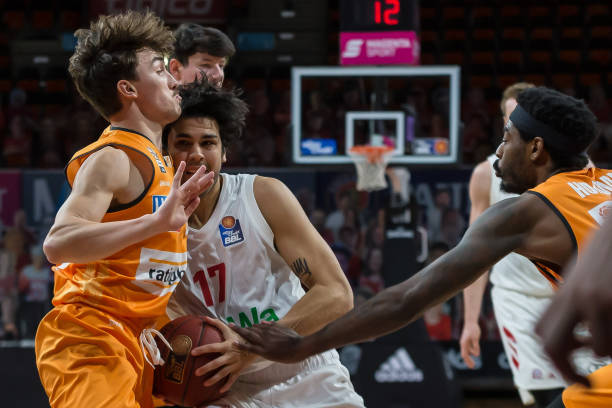 场上占据了 场上占据了