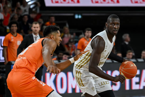 凭借其精准 凭借其精准